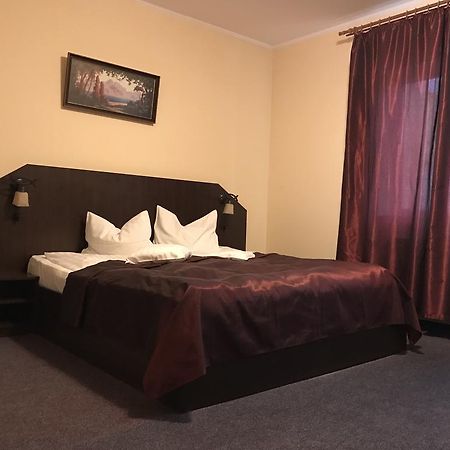 Hotel Cardinal Сату Маре Екстериор снимка