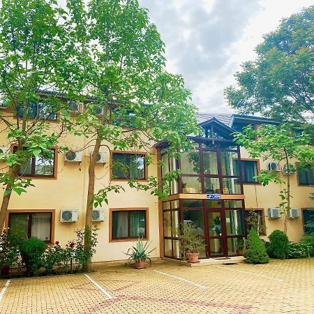 Hotel Cardinal Сату Маре Екстериор снимка