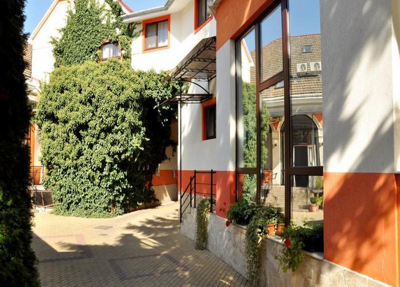Hotel Cardinal Сату Маре Екстериор снимка