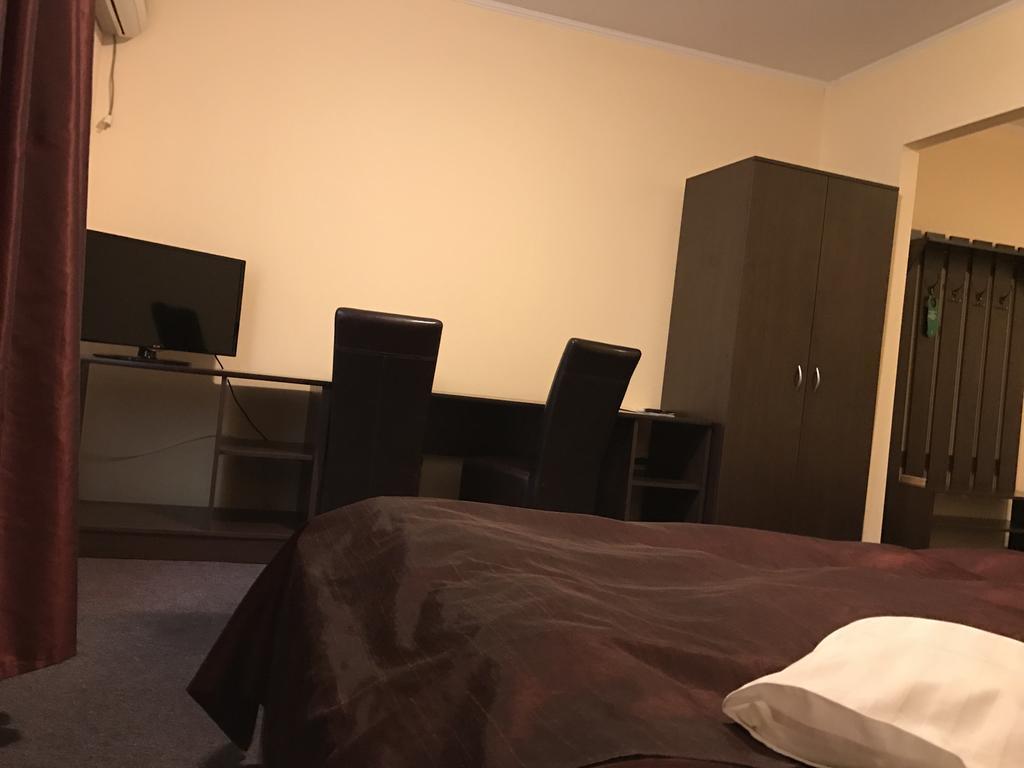 Hotel Cardinal Сату Маре Екстериор снимка