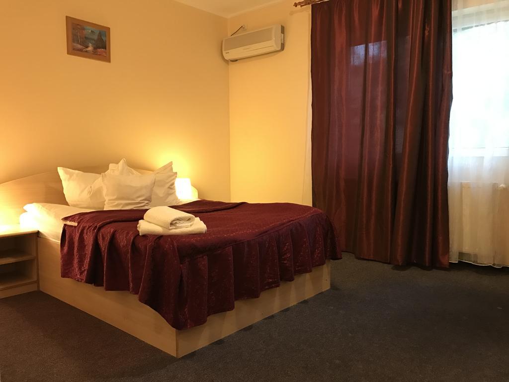 Hotel Cardinal Сату Маре Екстериор снимка
