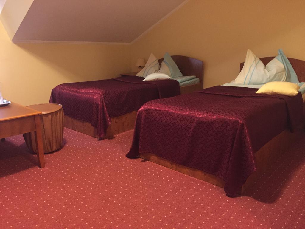 Hotel Cardinal Сату Маре Екстериор снимка