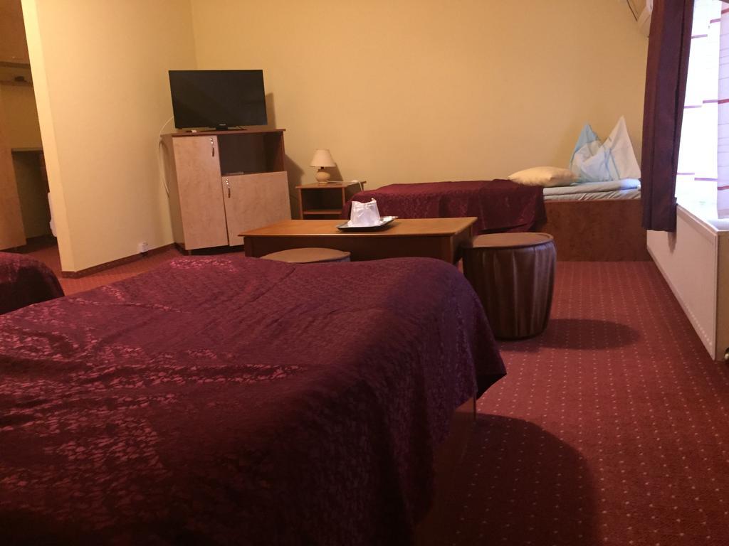 Hotel Cardinal Сату Маре Екстериор снимка