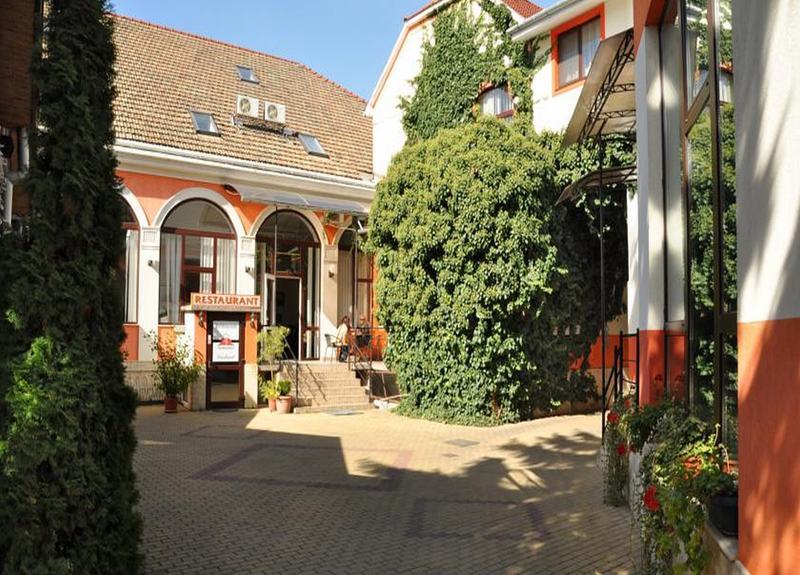 Hotel Cardinal Сату Маре Екстериор снимка