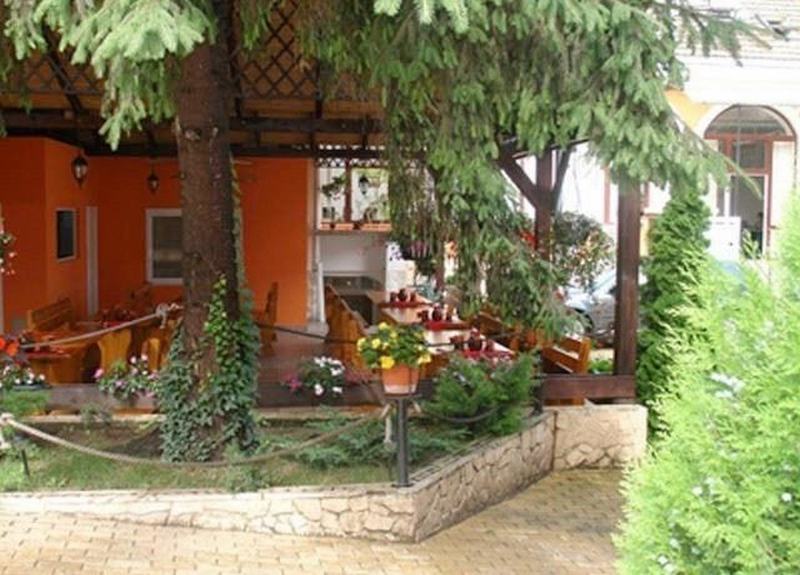 Hotel Cardinal Сату Маре Екстериор снимка
