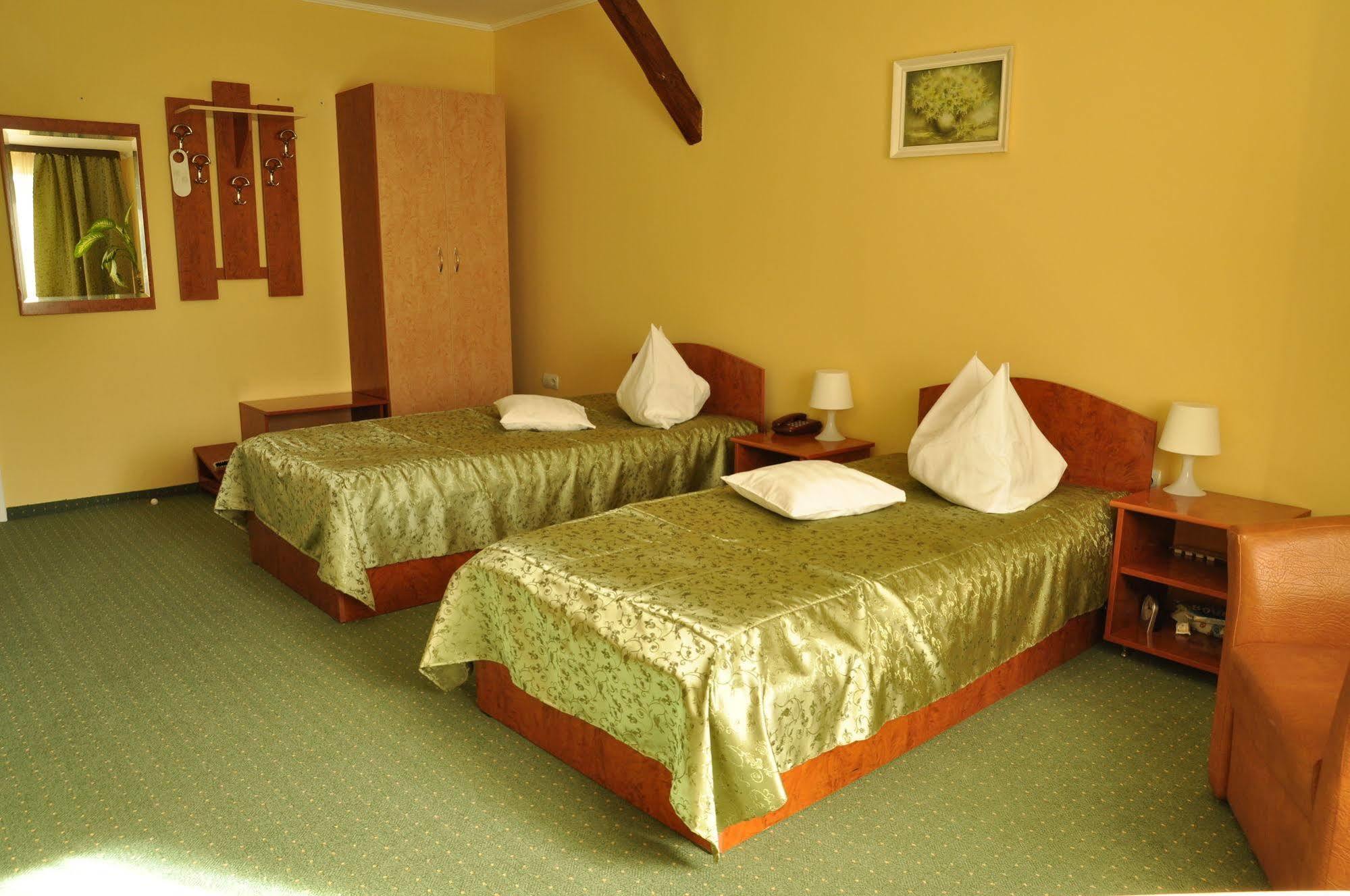 Hotel Cardinal Сату Маре Екстериор снимка