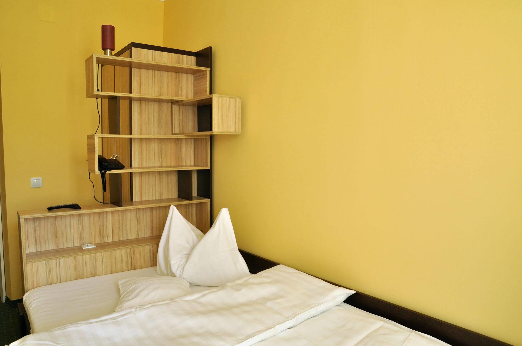 Hotel Cardinal Сату Маре Екстериор снимка