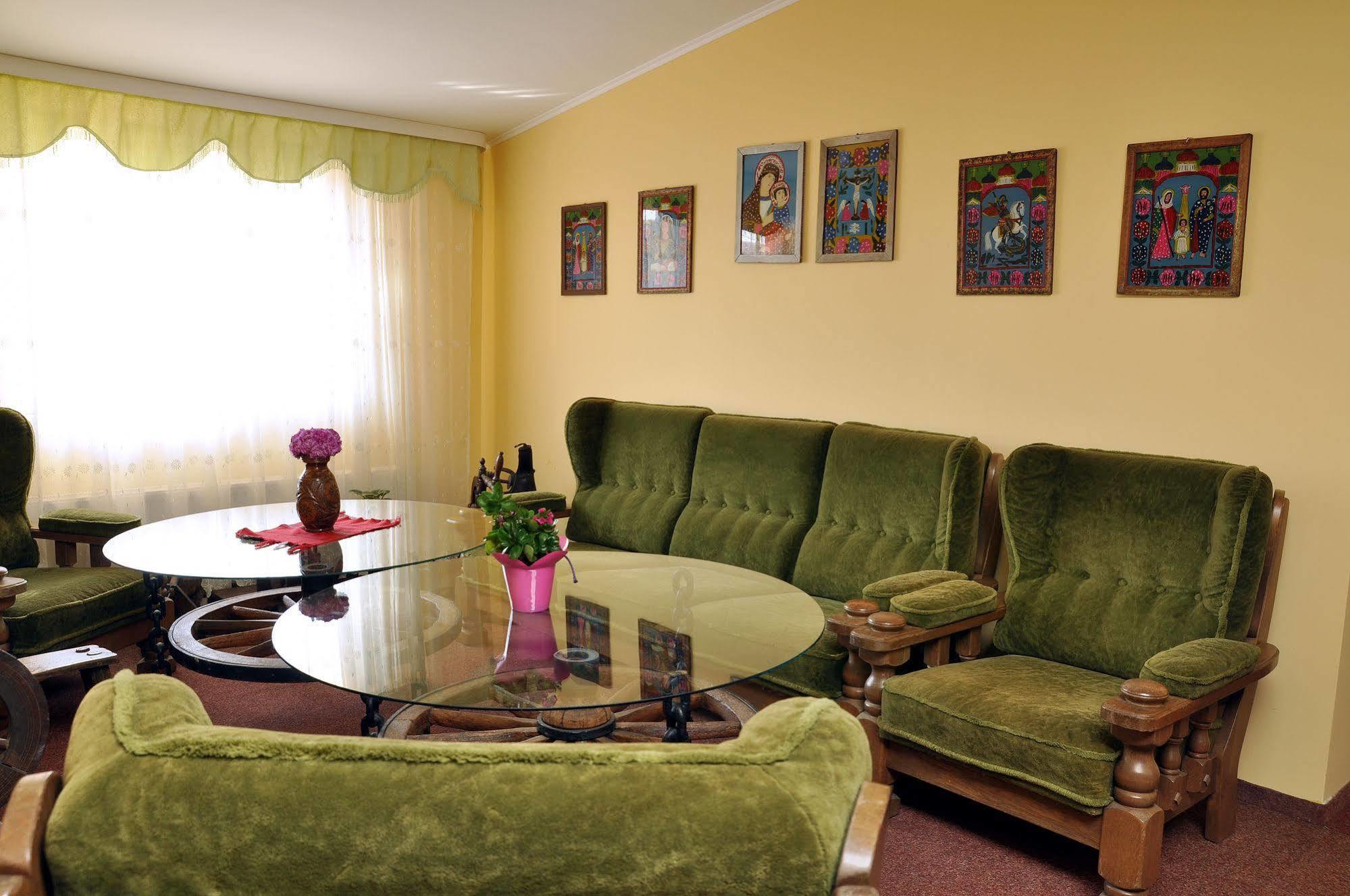 Hotel Cardinal Сату Маре Екстериор снимка
