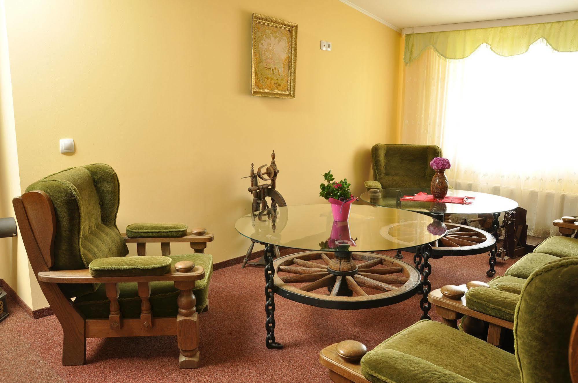Hotel Cardinal Сату Маре Екстериор снимка